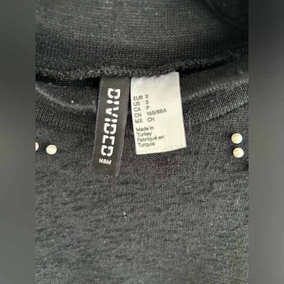 H&M high neck sweater with shoulder pearl detail - Picture 2 of 4